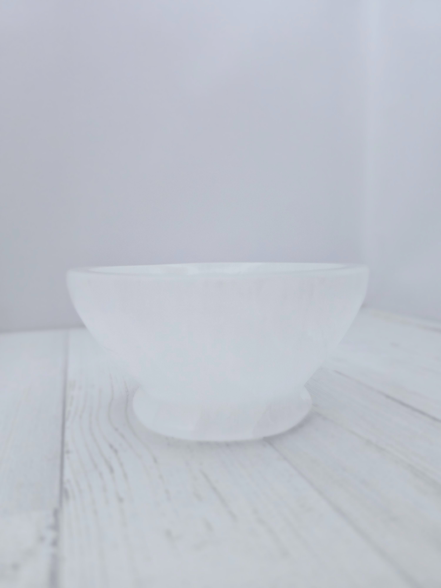 Cáliz de selenita natural tallado, cuenco cristal purificador para limpiar y recargar energías, ideal para meditación y rituales energéticos