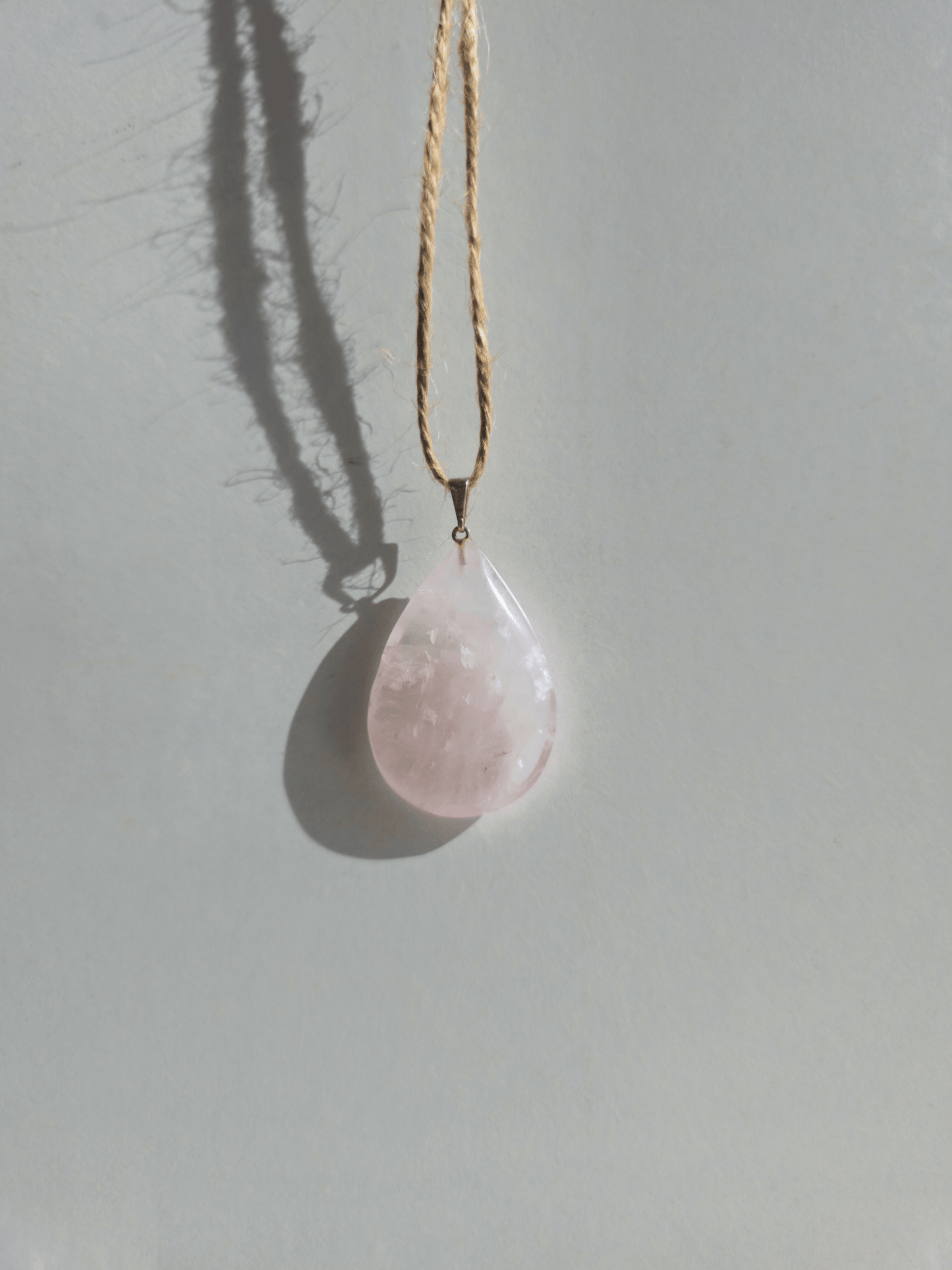 Colgante de Cuarzo Rosa en forma de gota | amor propio y armonía