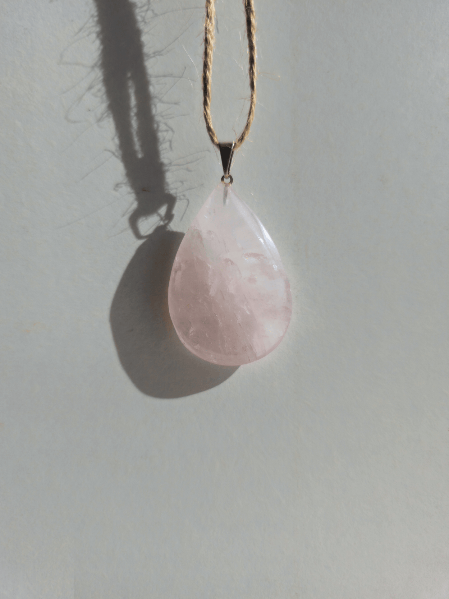 Colgante de Cuarzo Rosa en forma de gota | amor propio y armonía