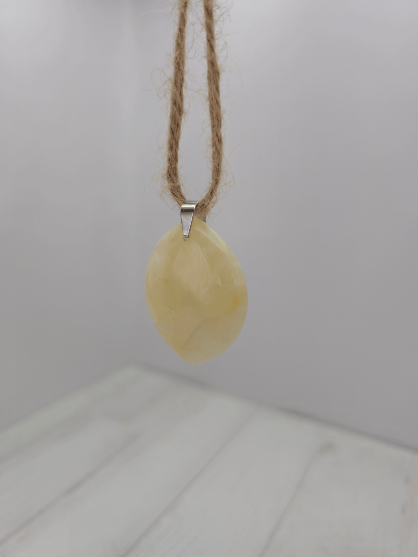 Colgante de Piedra Luna Beige | Equilibrio y energía femenina