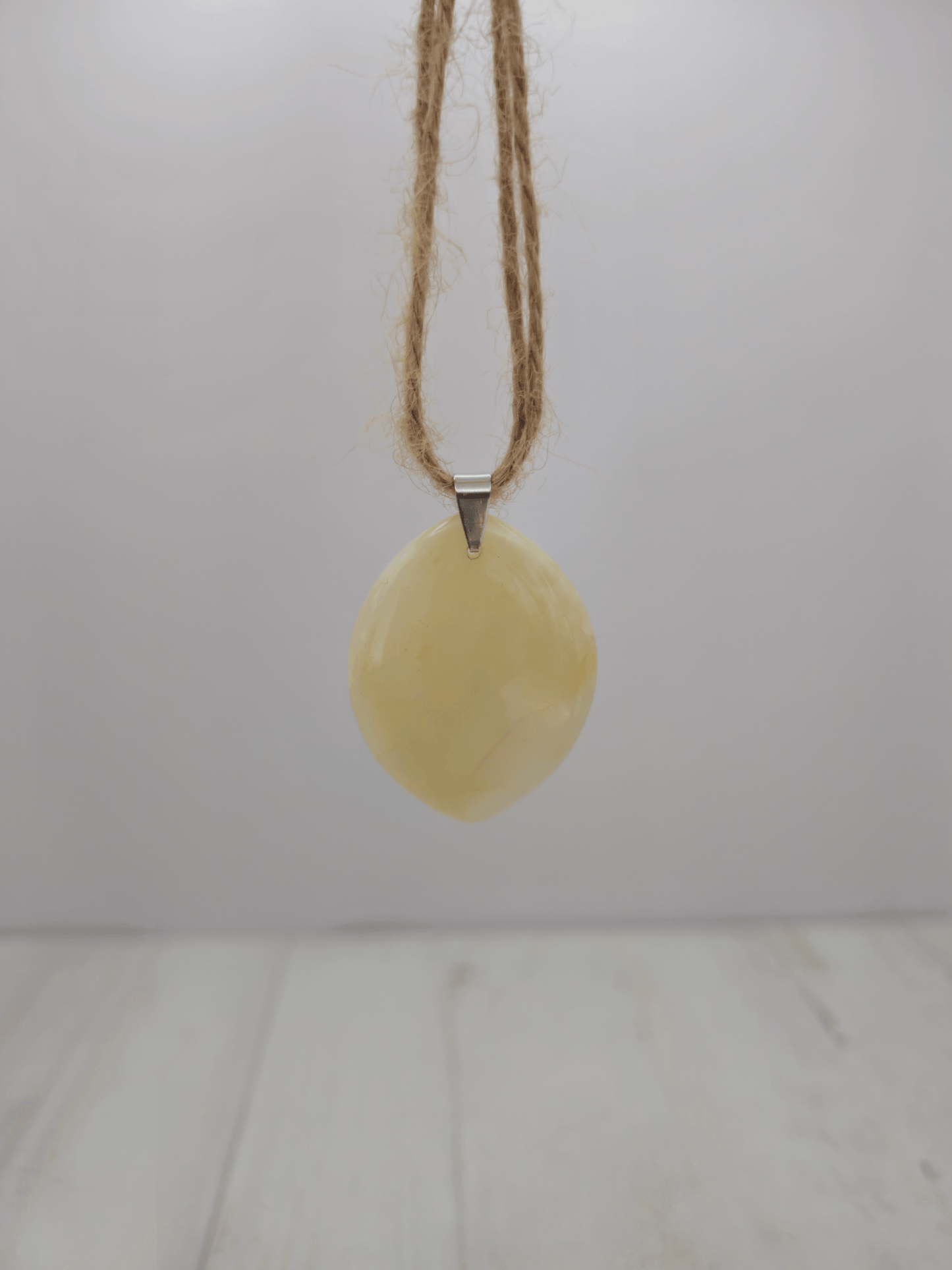 Colgante de Piedra Luna Beige | Equilibrio y energía femenina