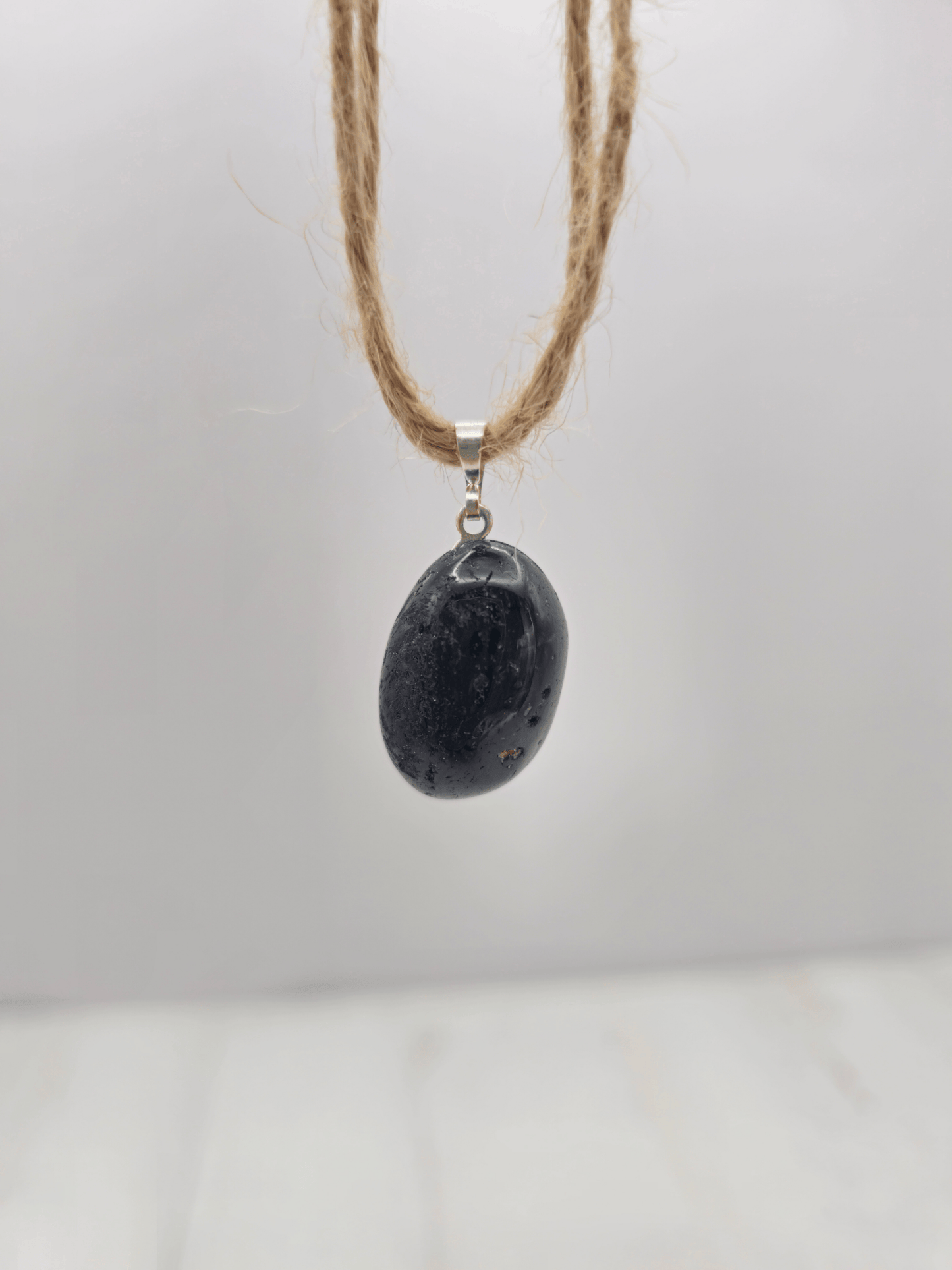 Colgante de Turmalina Negra Rodada AB