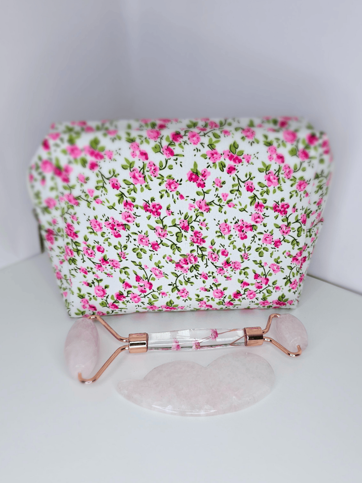 Set roller y gua sha de Cuarzo Rosa (flores) | amor propio y armonía