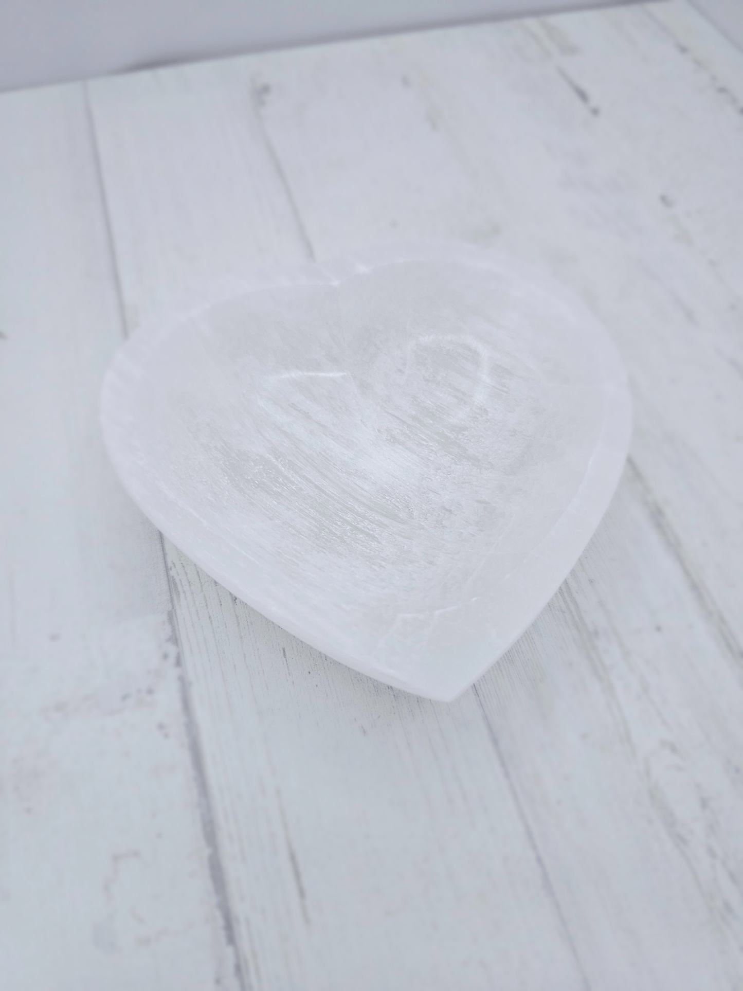 Cuenco Corazón de Selenita 100 mm | Limpieza energética, claridad mental y conexión espiritual