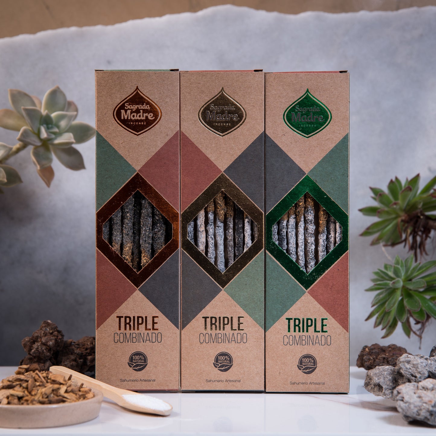 Sahumerio Triple Combinado artesanal con 8 varillas premium, incienso hecho a mano.