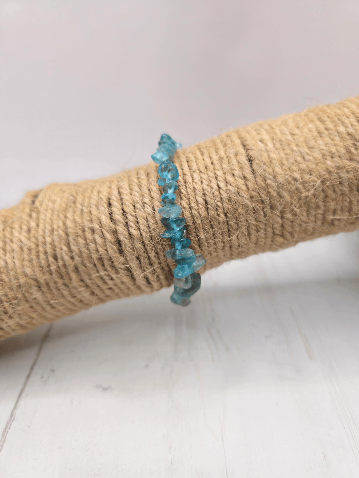 Pulsera de apatito azul barroca, tonos azul/índigo, calidad AA, ideal para creatividad, comunicación y claridad mental.