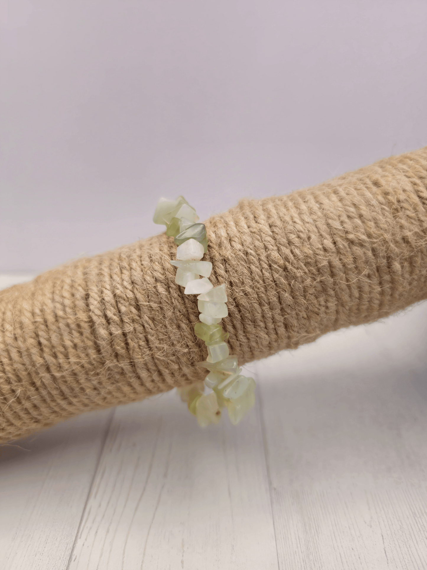 Pulsera de jade con chips cuadrados en hilo elástico, piedra del corazón para armonía emocional, amor propio y buena fortuna