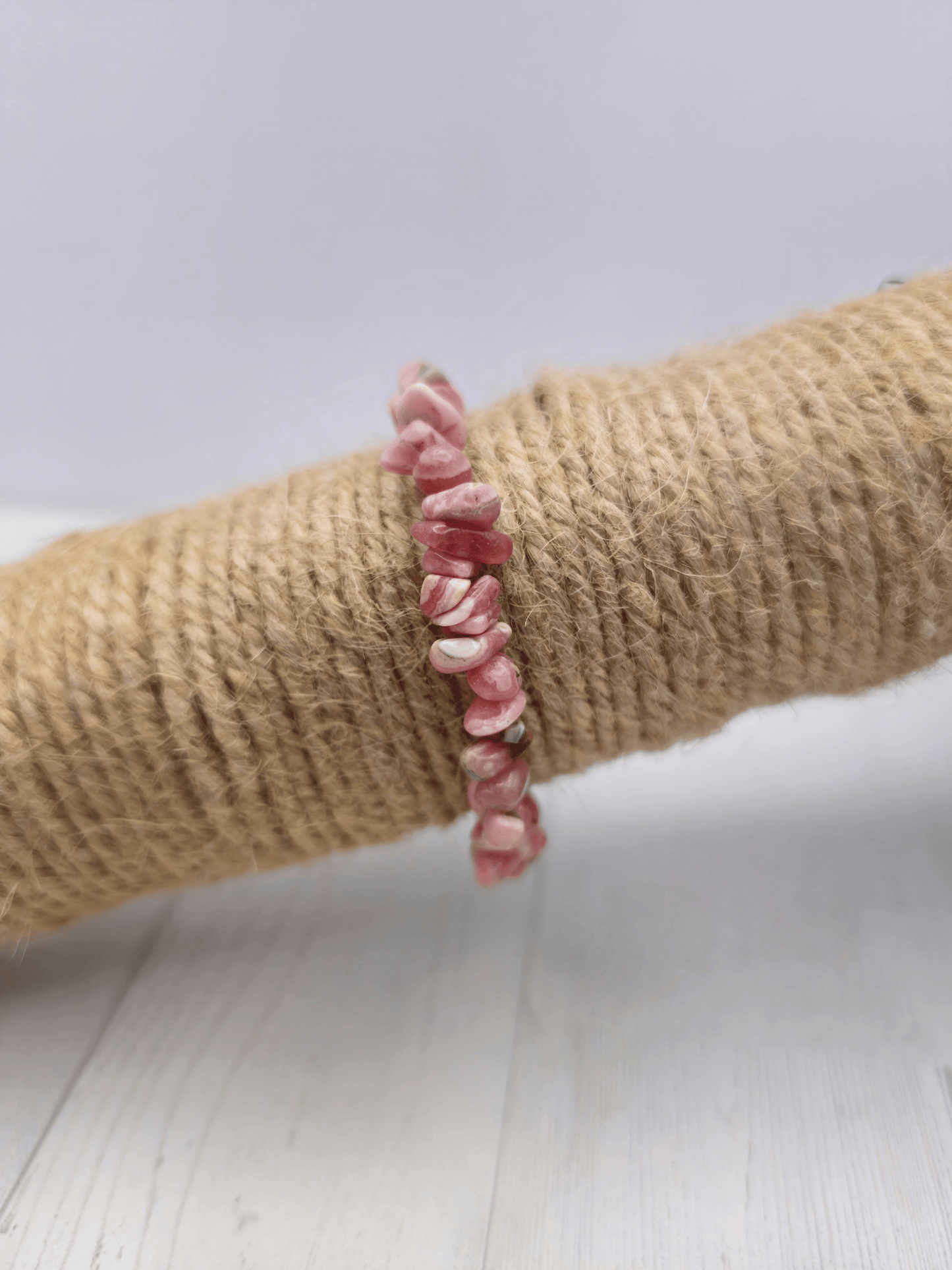 Pulsera de cuarzo roca con chips barrocos en hilo elástico, diseño natural para claridad mental, enfoque y amplificación energética