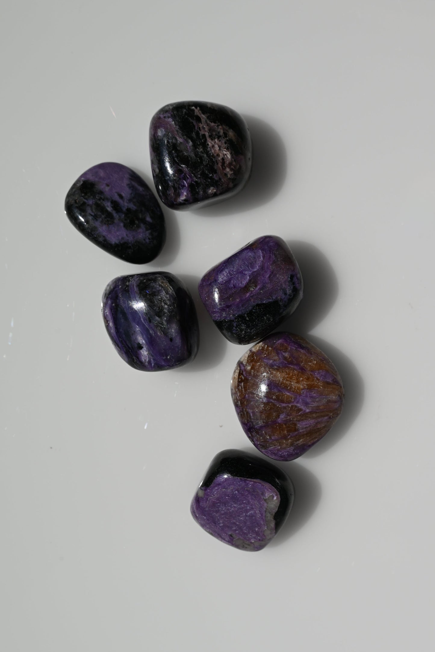 Rodado de charoita violeta