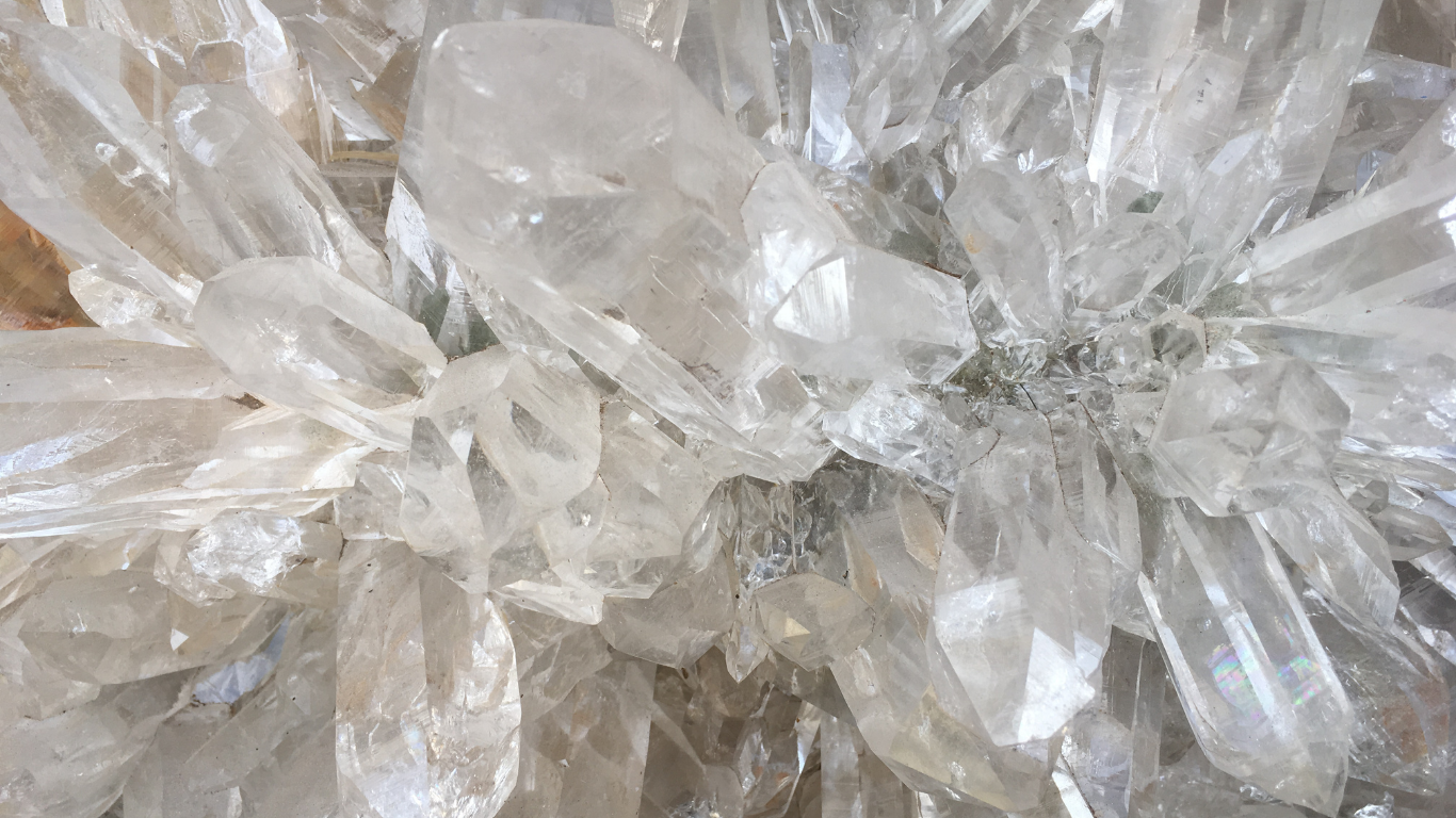 Cuarzo: el cristal maestro y sus propiedades energéticas más poderosas