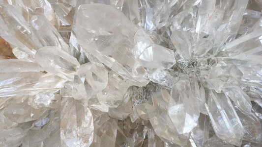 Cuarzo: el cristal maestro y sus propiedades energéticas más poderosas