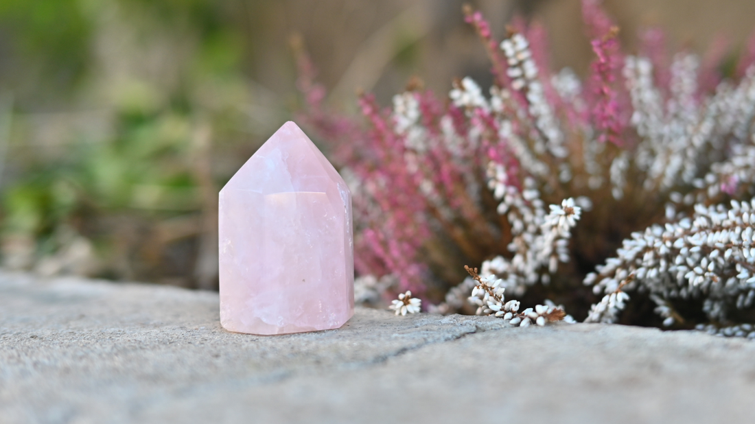 Cuarzo Rosa: La piedra del Amor Incondicional y sus Propiedades Mágicas