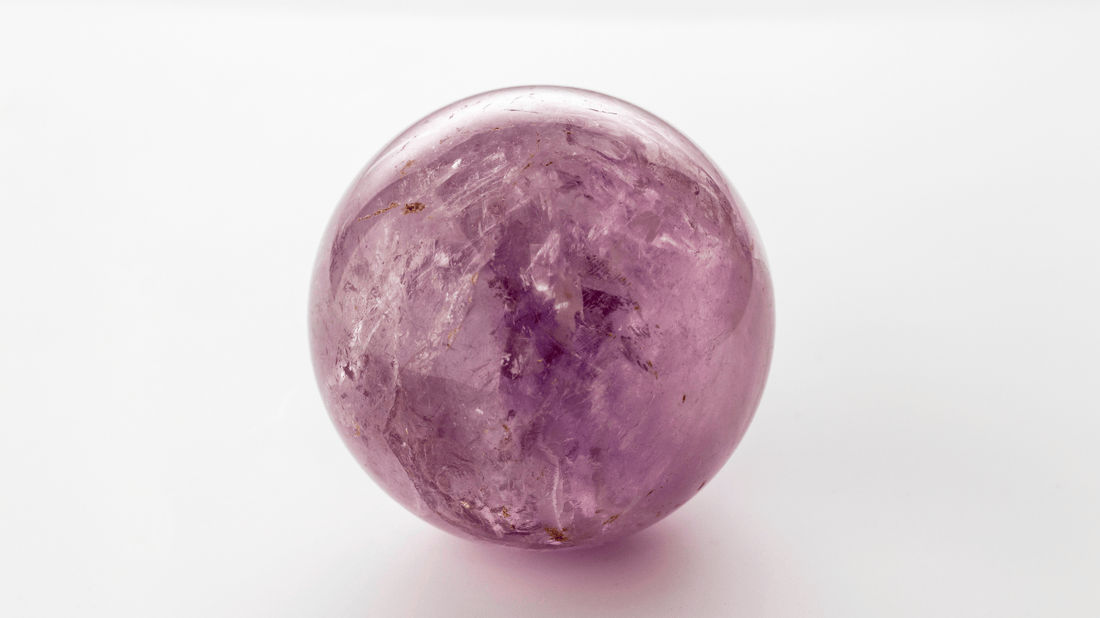 Minerales en forma de esfera: significado, beneficios y cómo usarlos