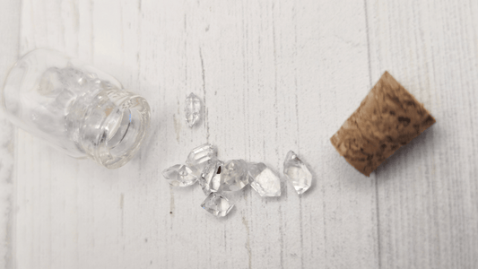 Cristal Herkimer: Propiedades, Usos y Energía del Diamante de Alta Frecuencia y Conexión Espiritual [Guía 2025]