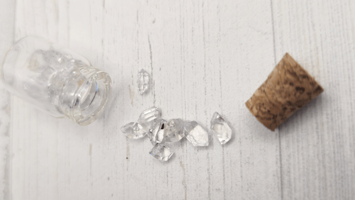 Cristal Herkimer: Propiedades, Usos y Energía del Diamante de Alta Frecuencia y Conexión Espiritual [Guía 2025]