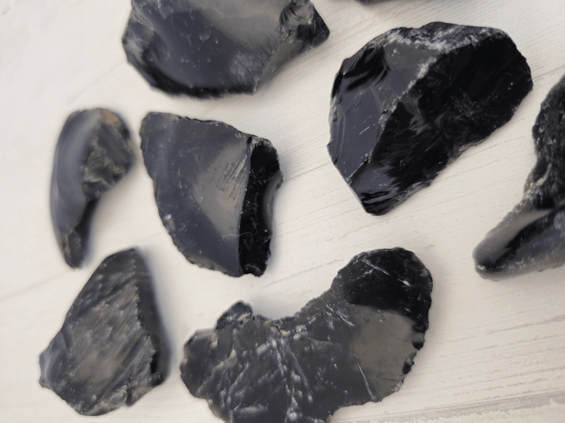 ¿Para qué se usa la obsidiana y cómo aprovechar su energía protectora?