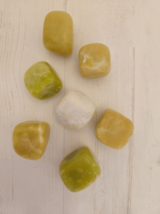 Serpentina: Propiedades, Usos y Energía del Cristal de Despertar Interno, Limpieza Energética y Sabiduría Ancestral [Guía 2025]