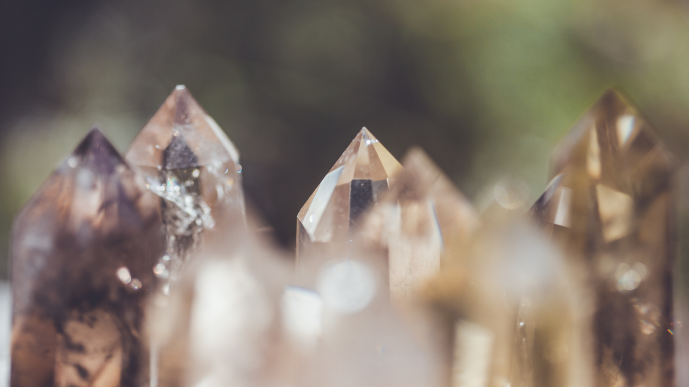 Cristales maestros: guardianes de sabiduría y poder espiritual