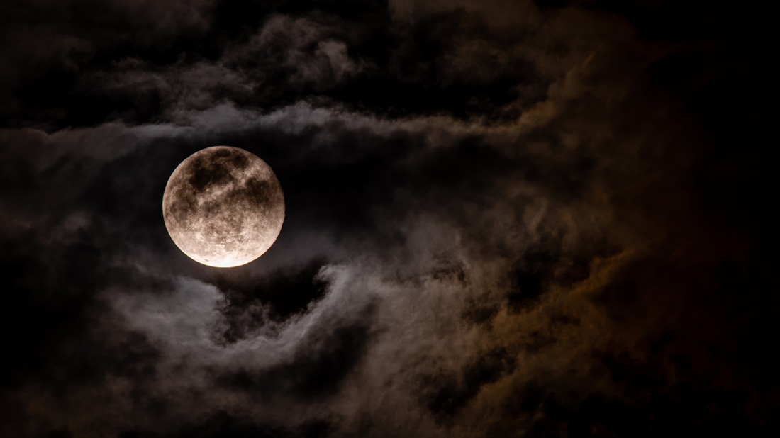 Ritual de Luna Llena: cómo manifestar, agradecer y liberar