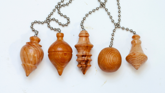 Guía de Péndulos de Madera: Comparativa y el Poder del Modelo Egipcio