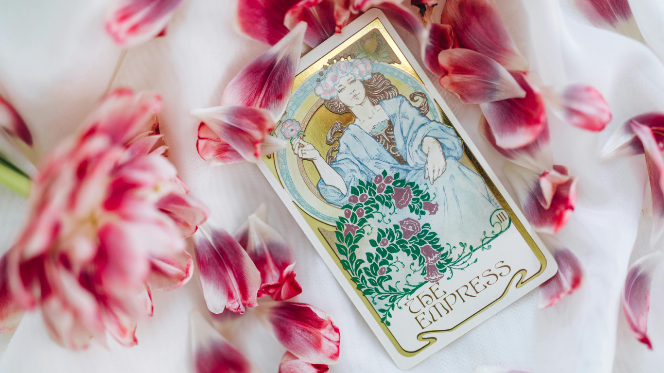 Guía práctica: Cómo limpiar y proteger tu baraja de Tarot con minerales