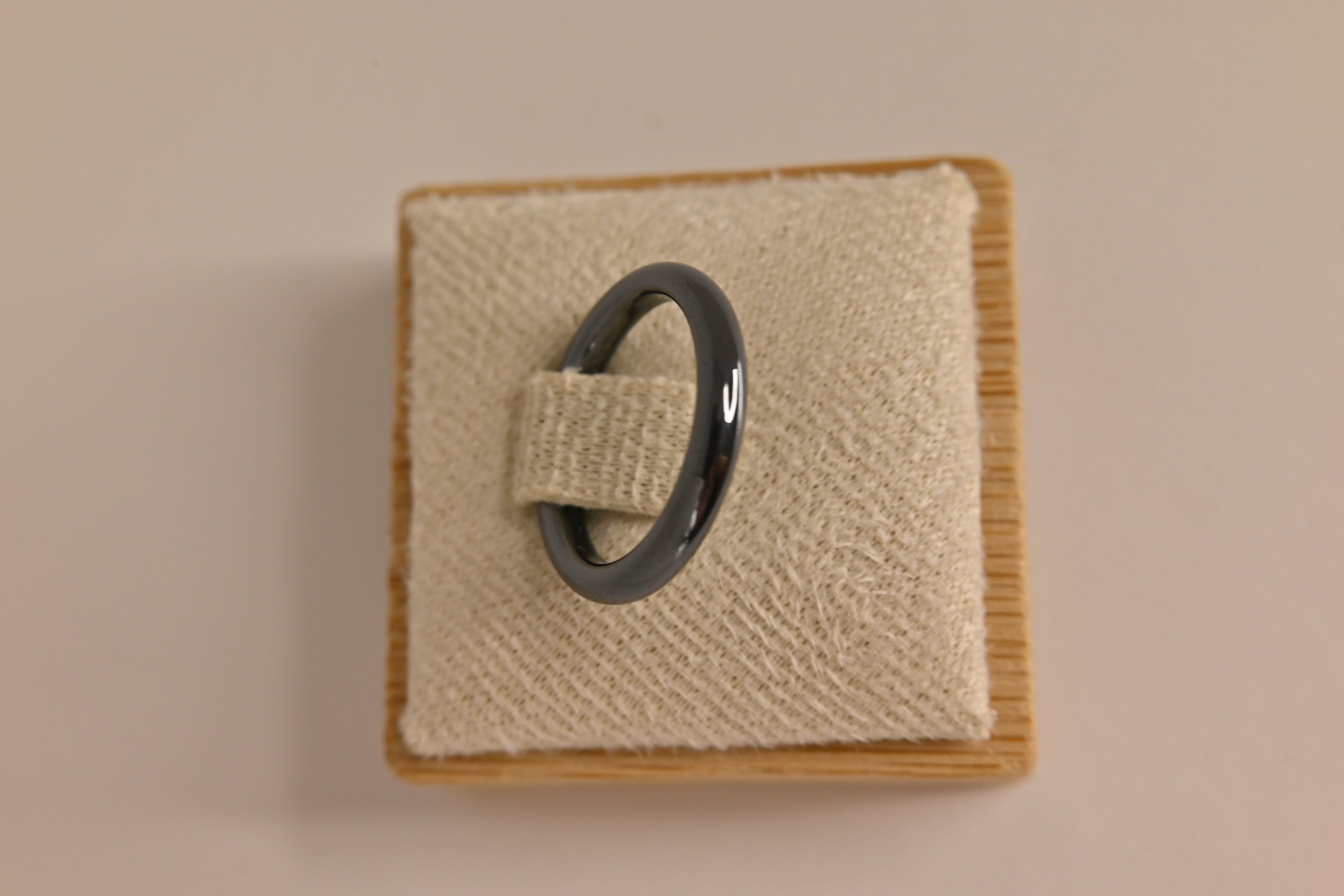 Anillo de Hematite Fino | Protección y Enraizamiento