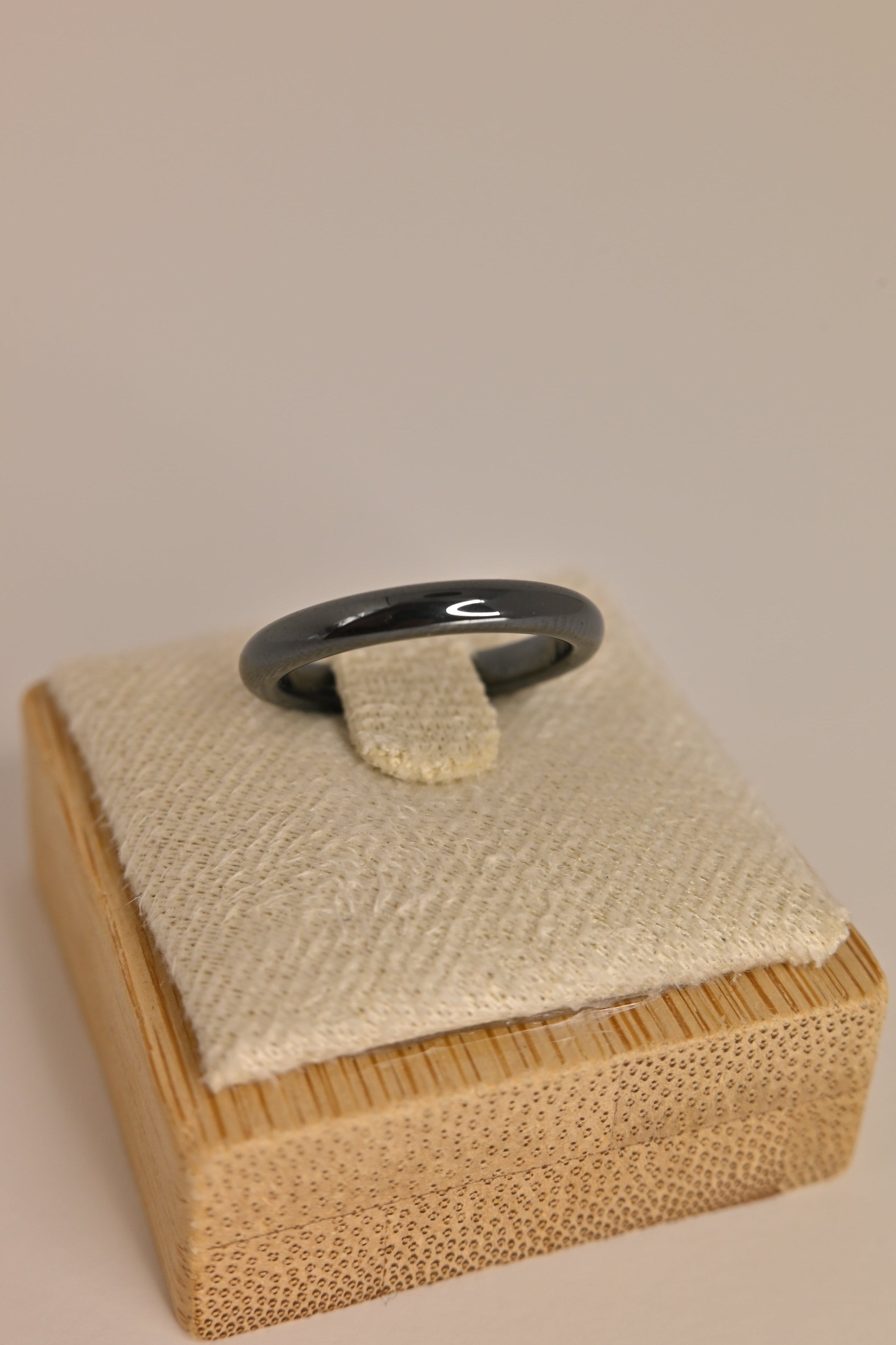 Anillo de Hematite Fino | Protección y Enraizamiento