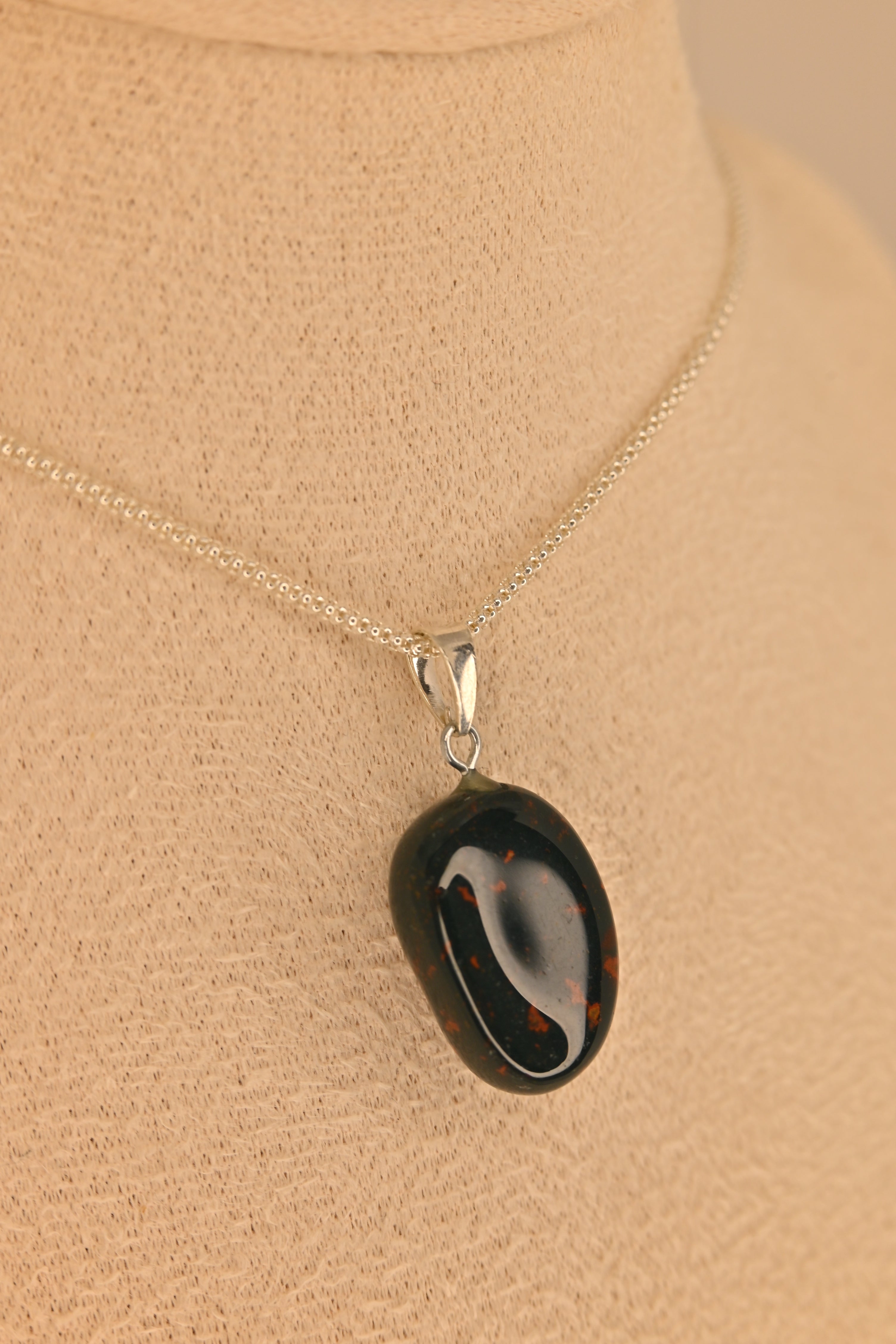 Colgante Heliotropo Plata | Vitalidad · Chakra Raíz