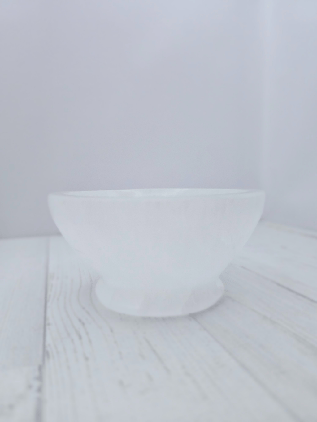 Cáliz de selenita natural tallado, cuenco cristal purificador para limpiar y recargar energías, ideal para meditación y rituales energéticos