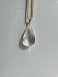 Colgante de cuarzo transparente en forma de gota 2–2,5 × 3–3,5 cm