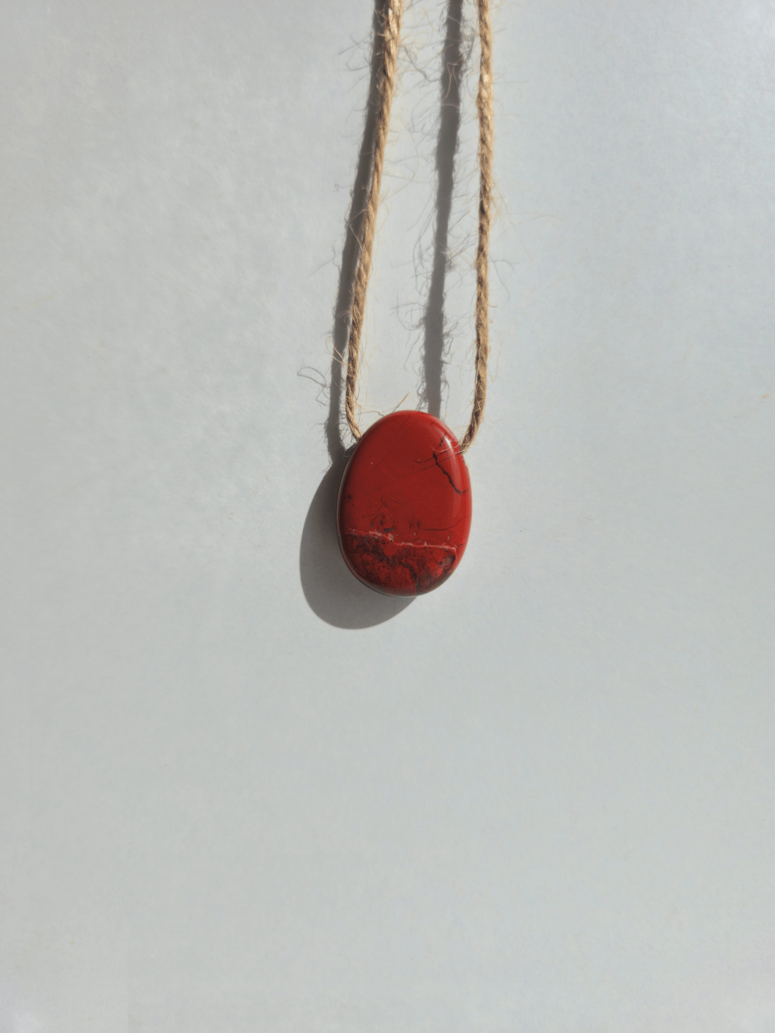 Colgante de jaspe rojo 20–30 mm con agujero lateral de 3 mm