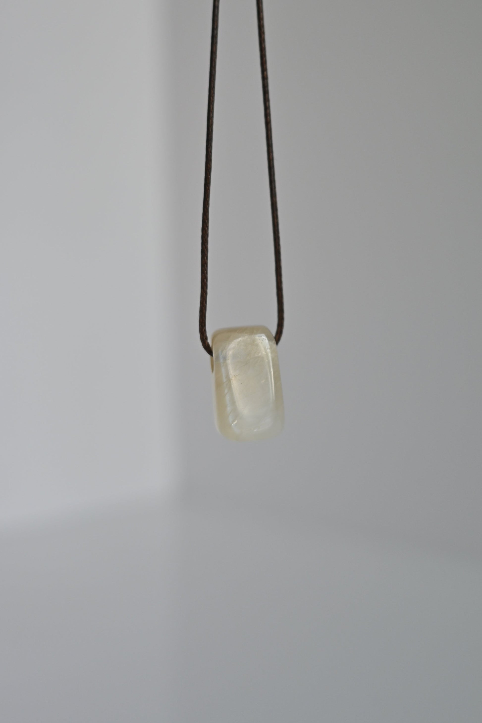 Colgante Piedra Luna cubo