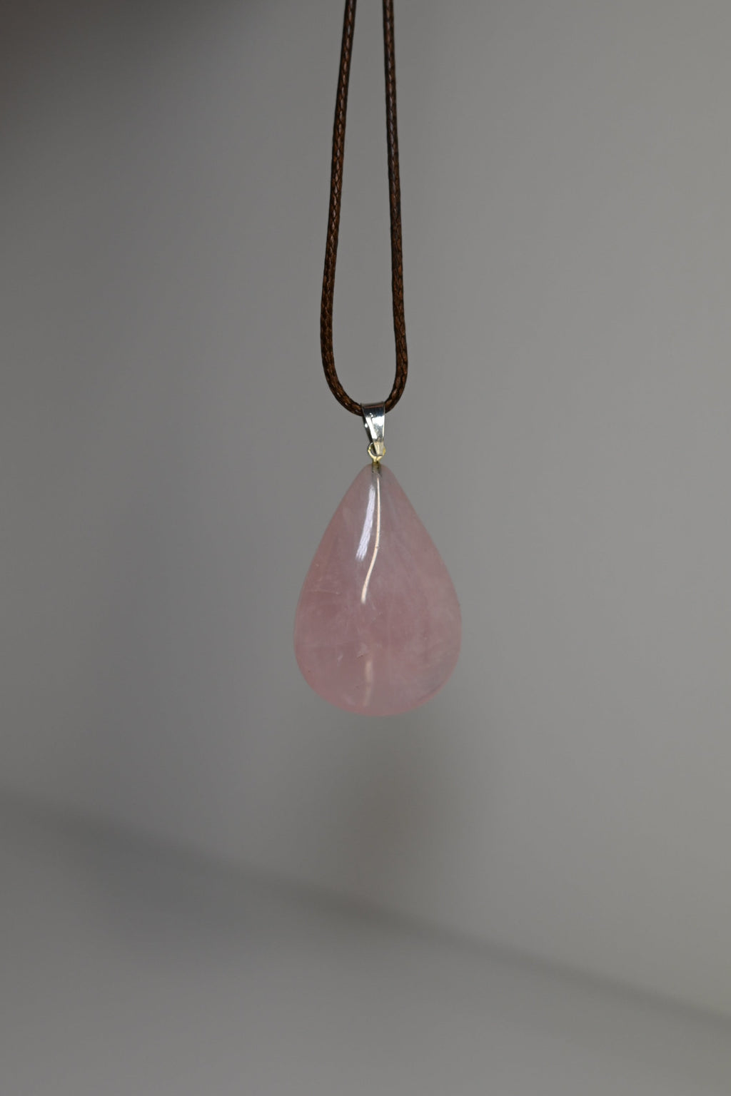 Colgante de Cuarzo Rosa extra en lágrima (plata)