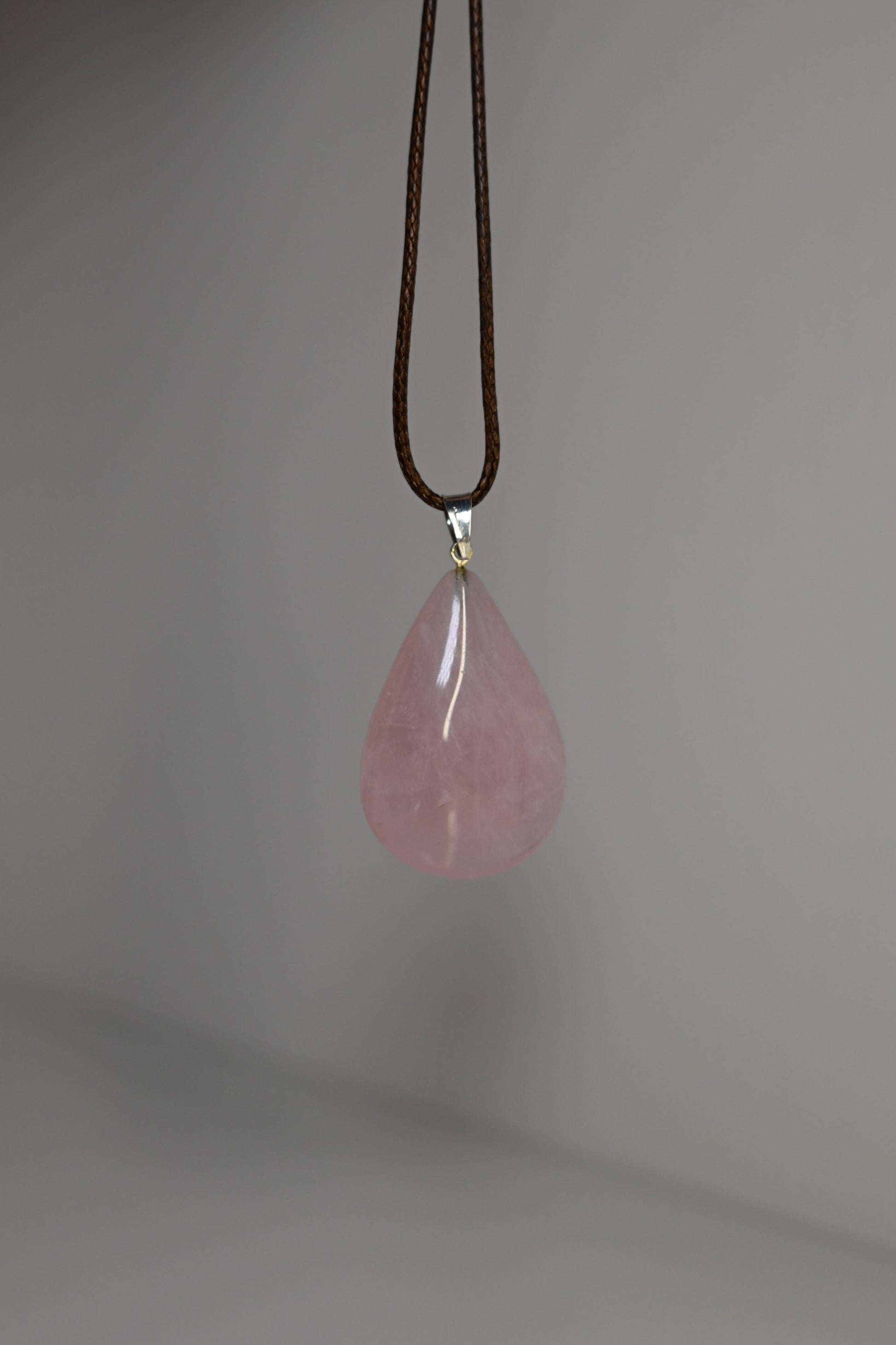 Colgante de Cuarzo Rosa extra en lágrima (plata)