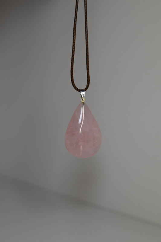 Colgante de Cuarzo Rosa extra en lágrima (plata)
