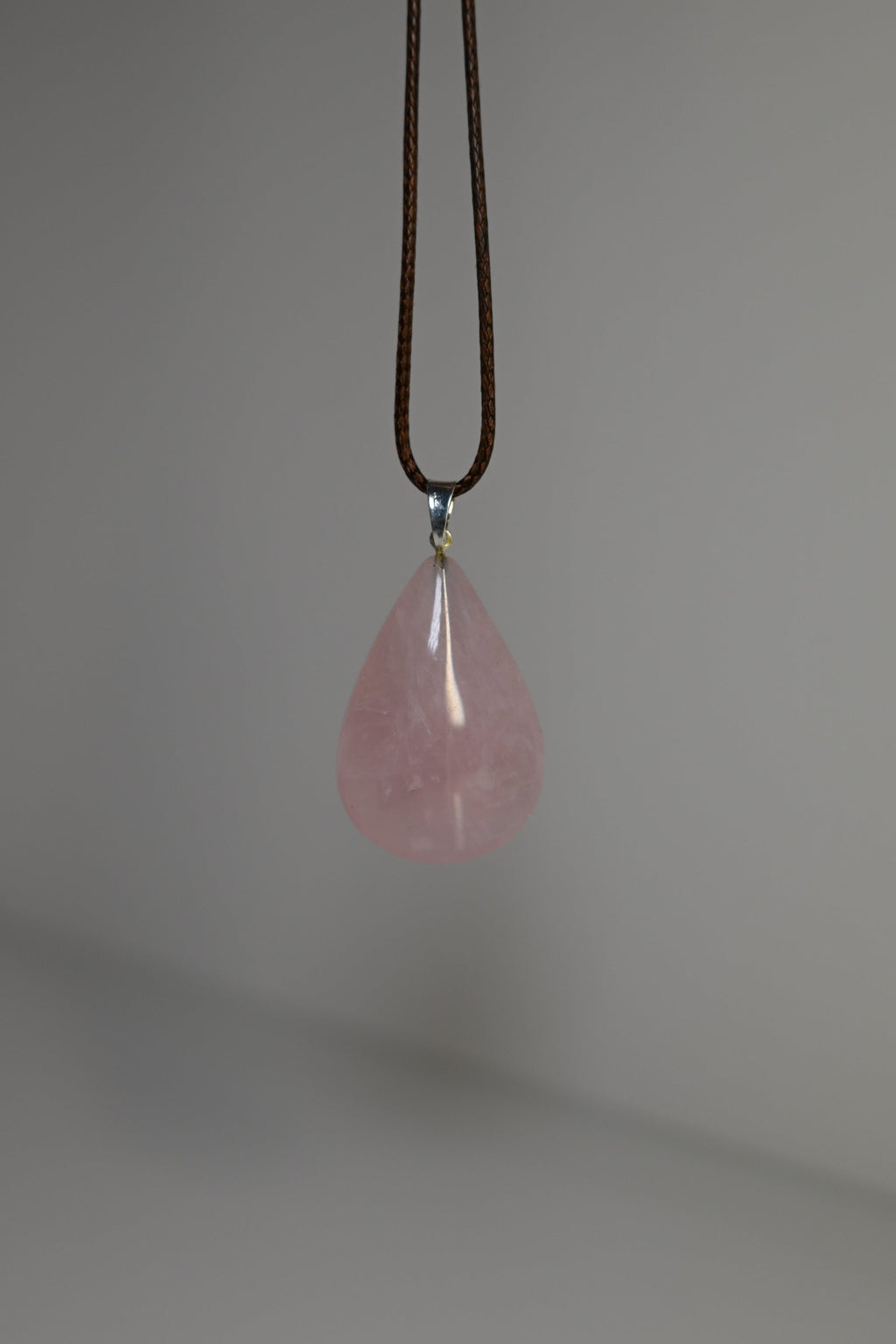 Colgante de Cuarzo Rosa extra en lágrima (plata)
