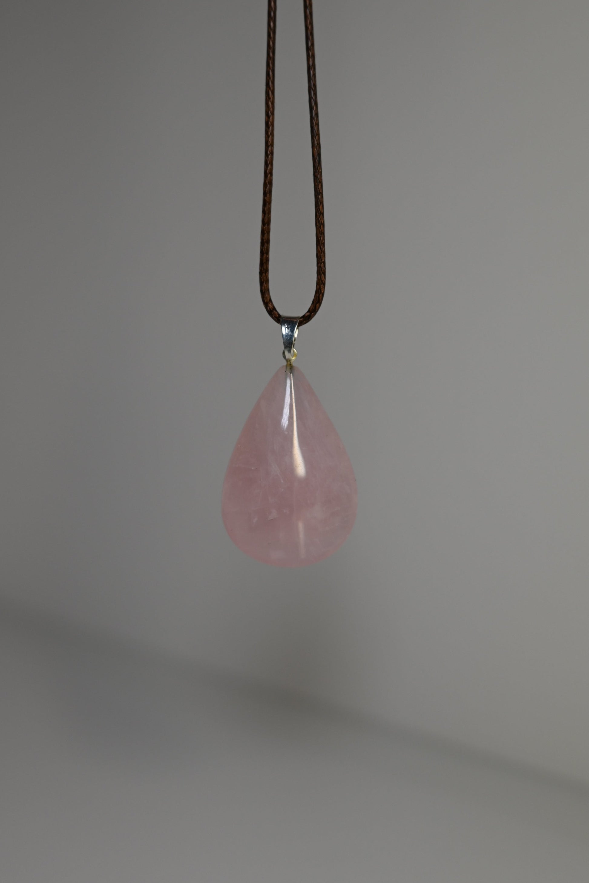 Colgante de Cuarzo Rosa extra en lágrima (plata)
