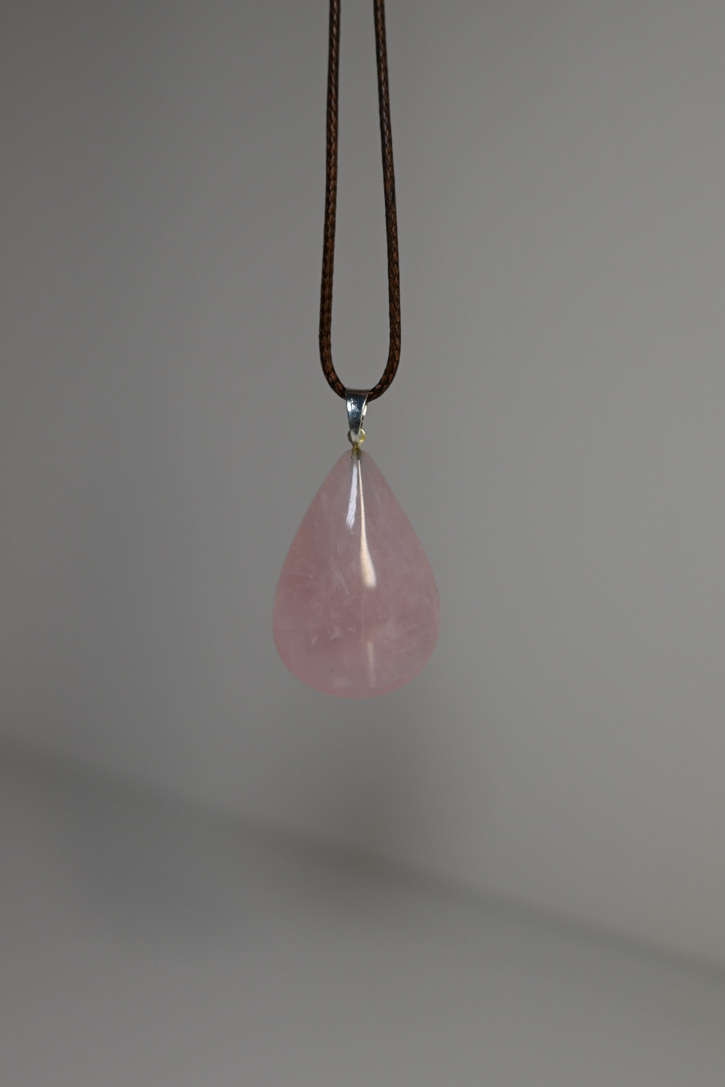 Colgante de Cuarzo Rosa extra en lágrima (plata)