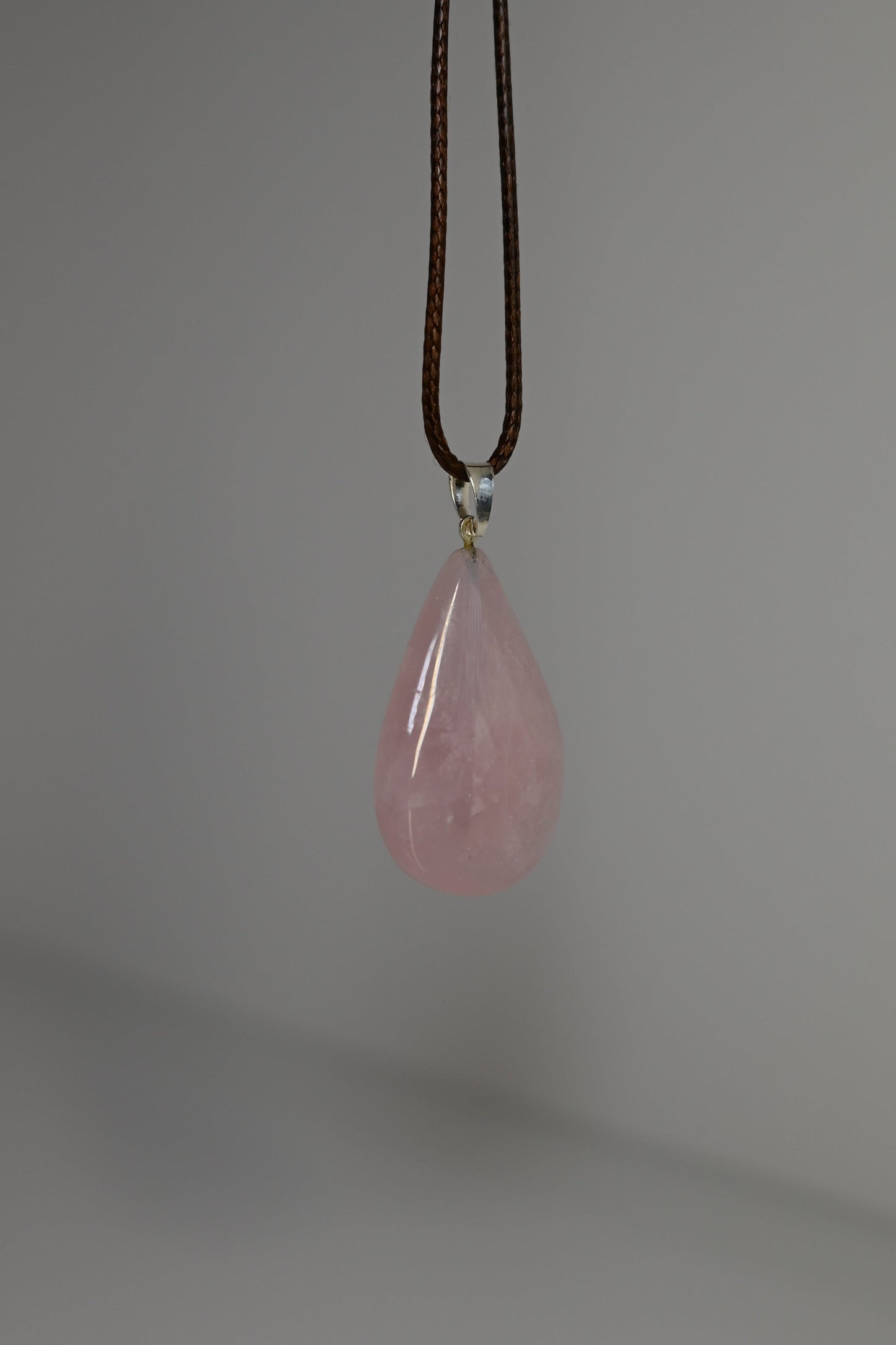 Colgante de Cuarzo Rosa extra en lágrima (plata)