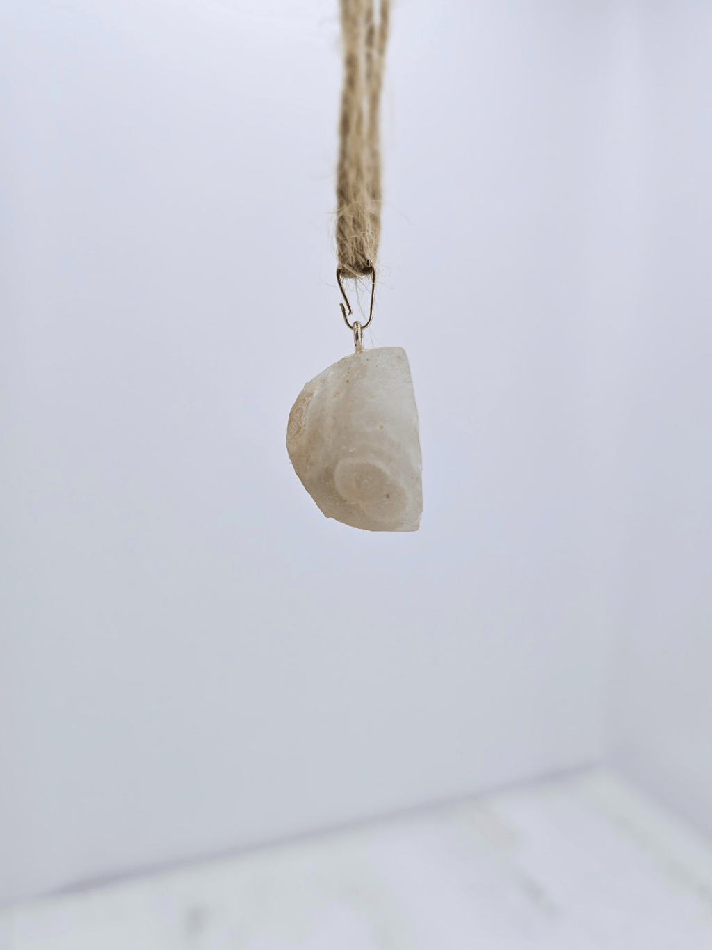 Colgante geodino de Ágata en baño de plata | equilibrio y protección suave