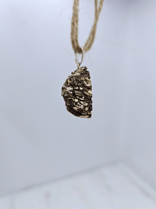 Colgante geodino de Ágata en baño de plata | equilibrio y protección suave