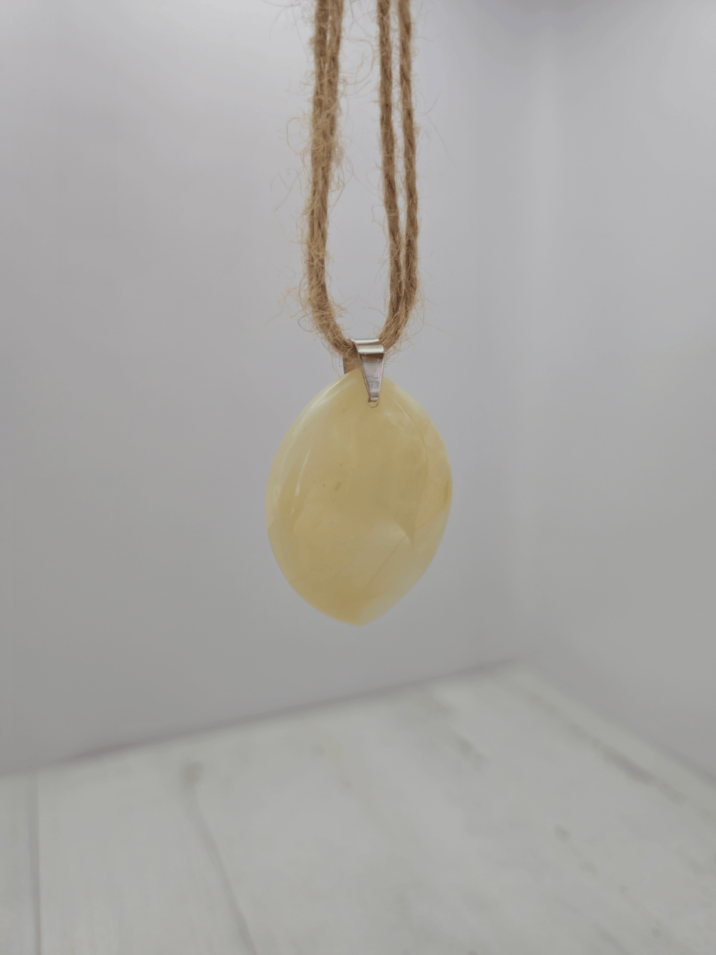 Colgante de Piedra Luna Beige | Equilibrio y energía femenina
