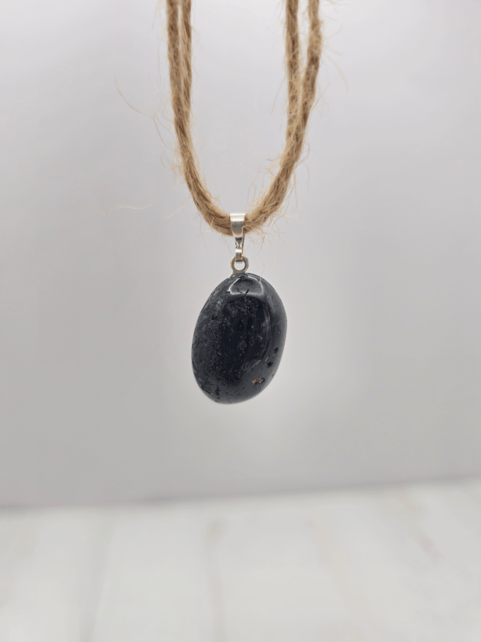 Colgante de Turmalina Negra Rodada | Protección y claridad personal