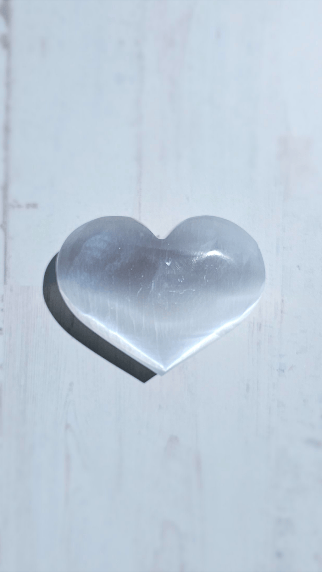 Corazón de selenita grande 7×5×3 cm (80–100 g)