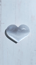 Corazón de selenita grande 7×5×3 cm (80–100 g)