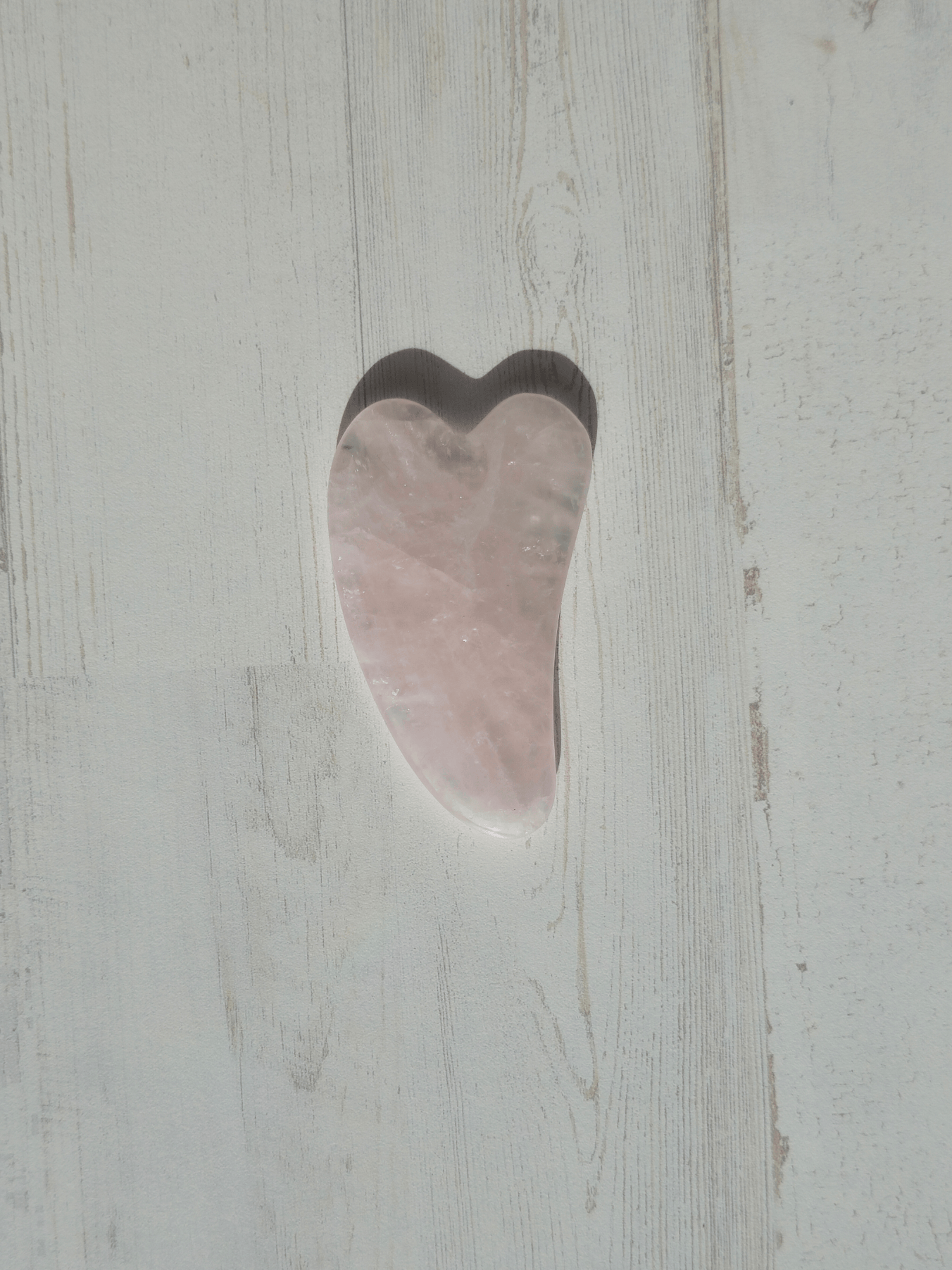 Masajeador gua sha de cuarzo rosa