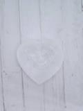 Cuenco de selenita en forma de corazón de 100 mm, ideal para limpieza energética de cristales, claridad mental y conexión espiritual