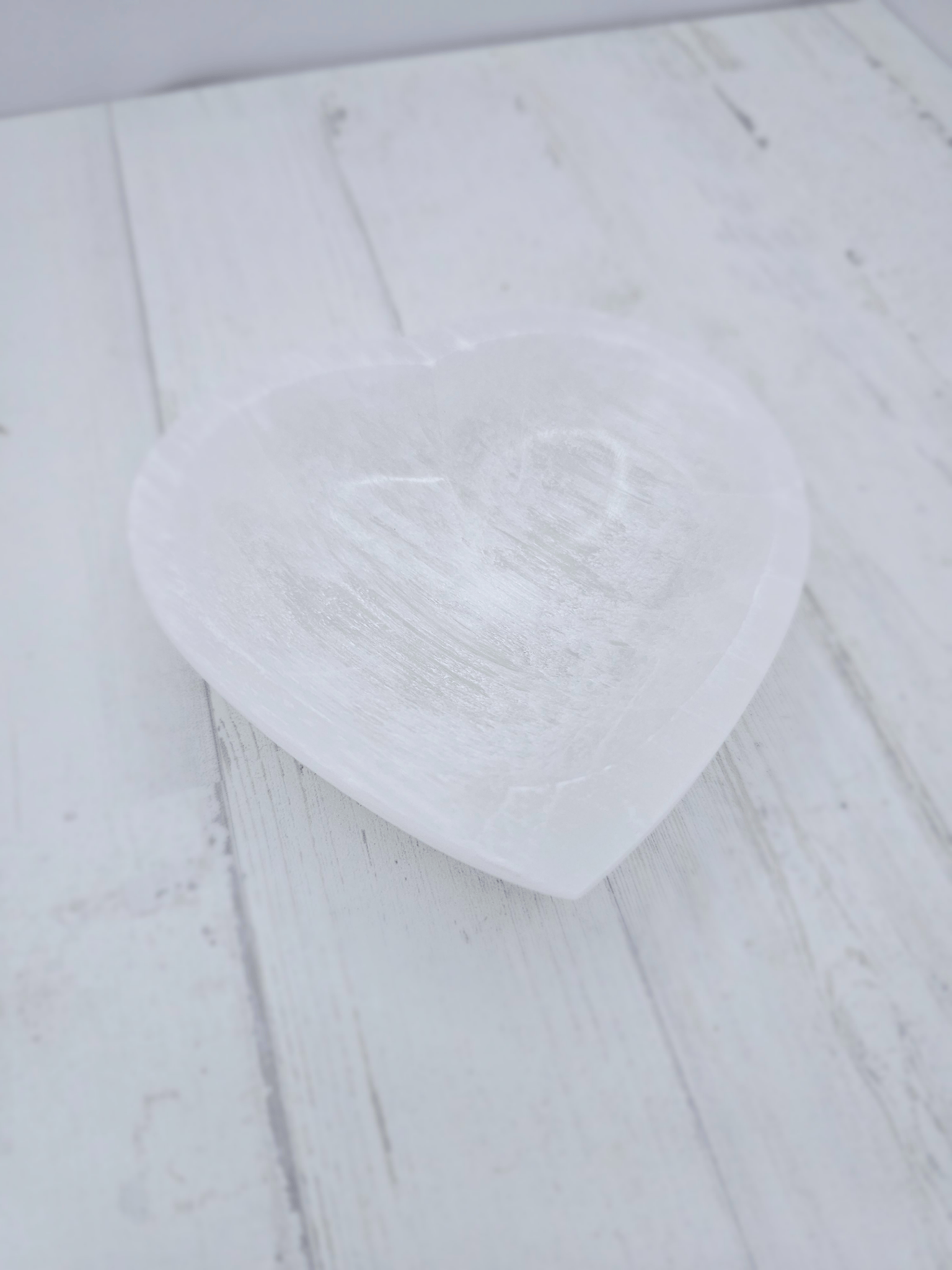 Cuenco Corazón de Selenita 100 mm | Limpieza energética, claridad mental y conexión espiritual