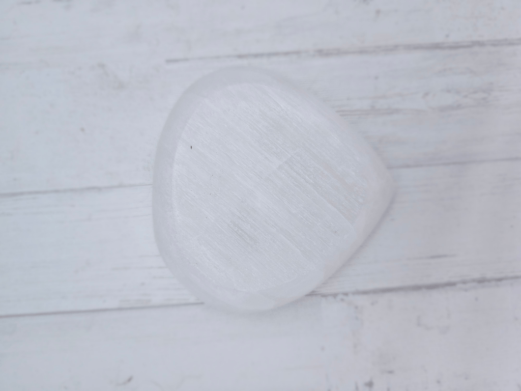 Cuenco Corazón de Selenita 100 mm | Limpieza energética, claridad mental y conexión espiritual