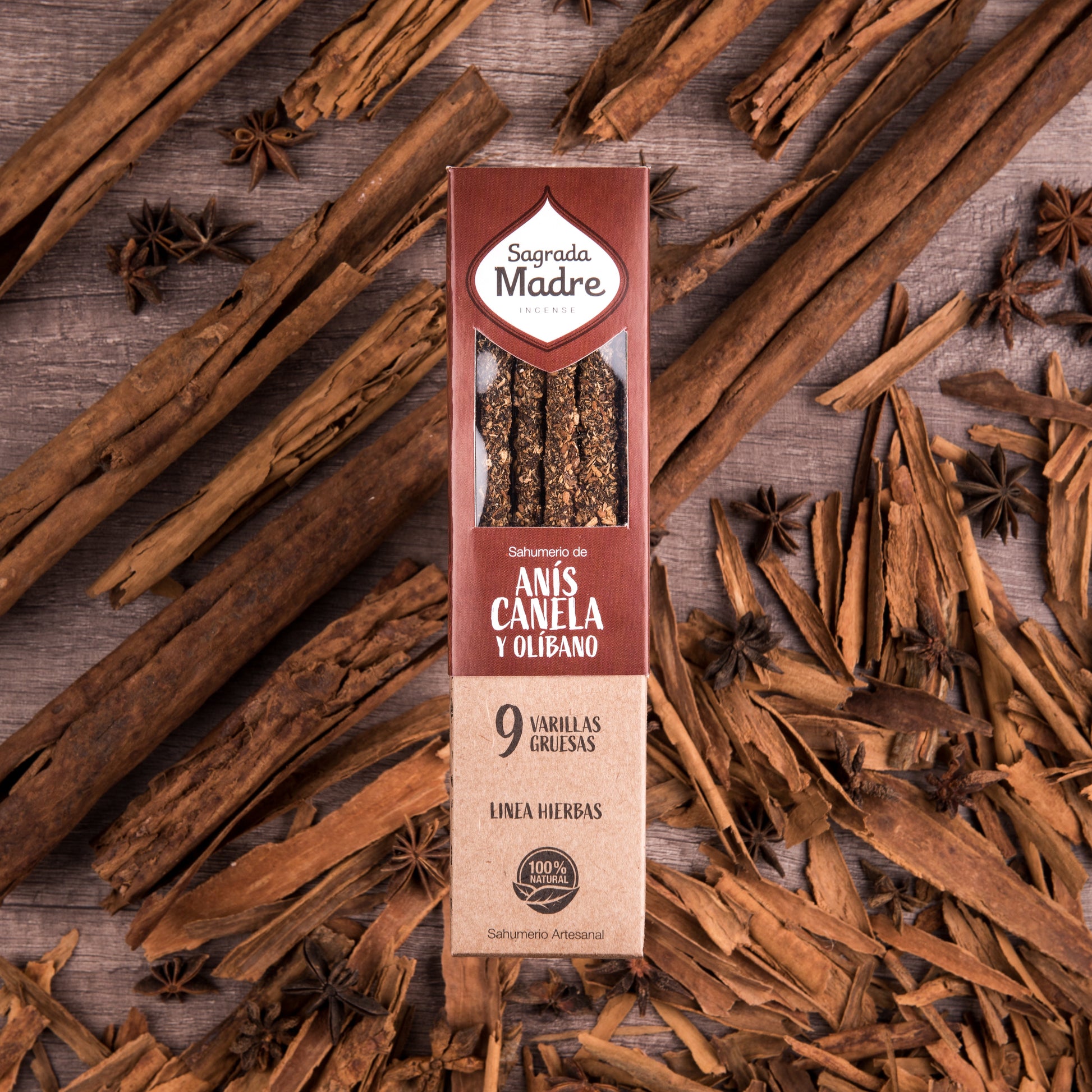 Sahumerio de canela, anís y olíbano hecho a mano con varillas gruesas de larga duración.